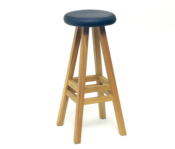 Oki Nami stool | Barhocker | Case Furniture