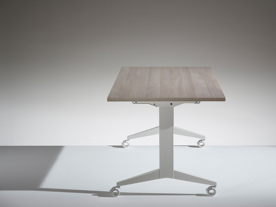 Flip folding table | Contract tables | Lamm