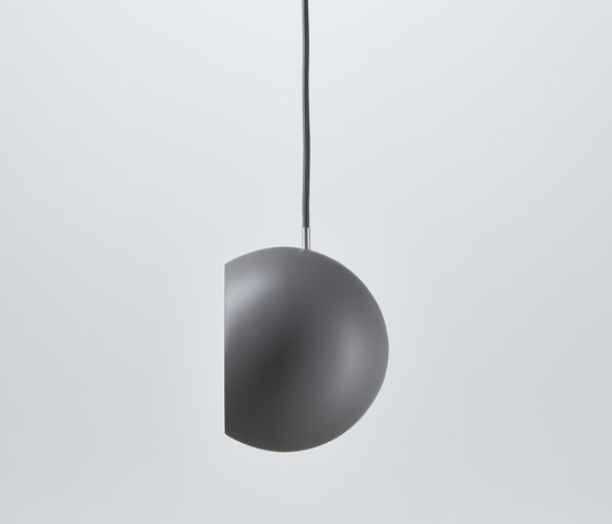 Tilt Globe pendant light grey | Lámparas de suspensión | Nyta