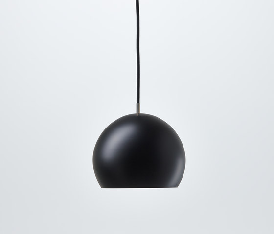 Tilt Globe pendant light black | Lámparas de suspensión | Nyta