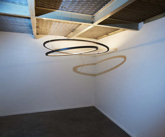 Framed suspension lamp circle | Suspensions | Jacco Maris