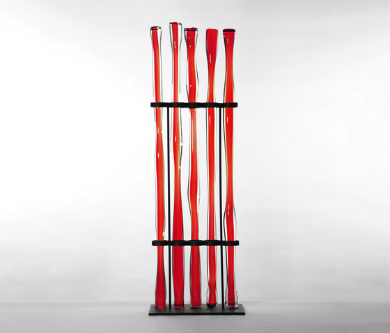 rod object 5 red w/vertical stand dark oxidized | Objekte | SkLO
