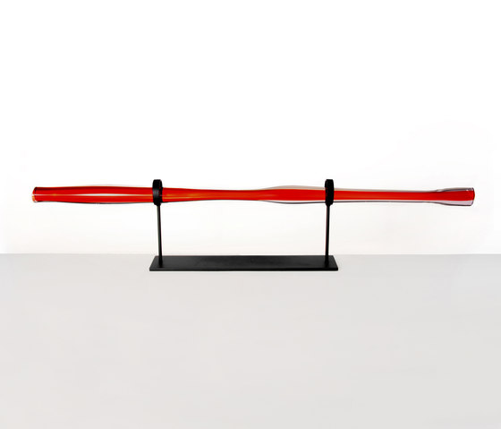 rod wallpiece red w/ horizontal wall hooks dark oxidized | Objekte | SkLO