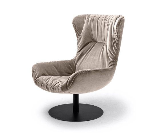 Leya | Wingback Chair with central leg | Sillones | FREIFRAU MANUFAKTUR