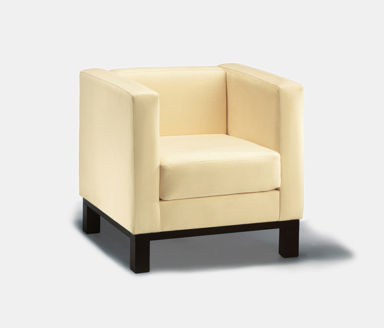 Stella armchair | Poltrone | Lambert