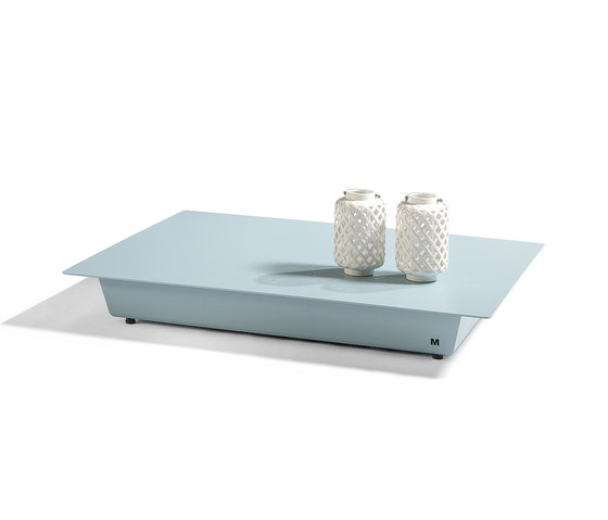 Air large footstool/coffee table | Tavolini bassi | Manutti