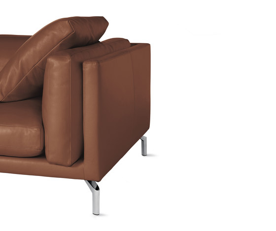 Como Armchair in Leather | Sessel | Design Within Reach