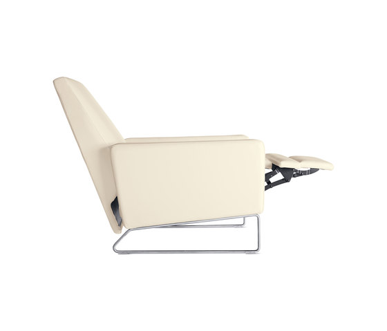 Flight Recliner in Leather | Sillones | Design Within Reach