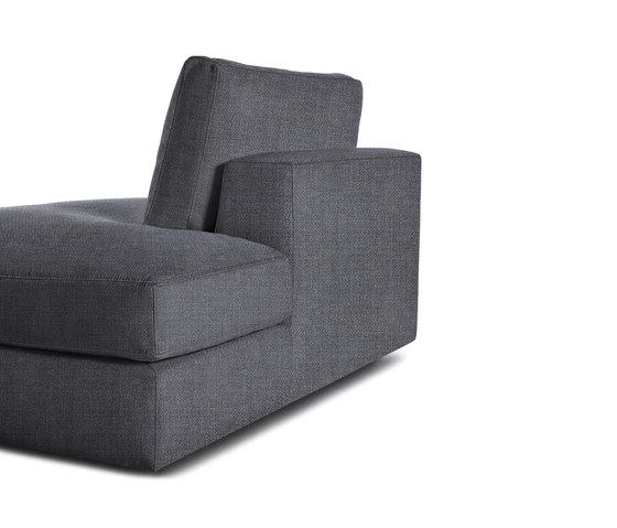 Reid Side Chaise Right in Fabric | Sofás | Design Within Reach
