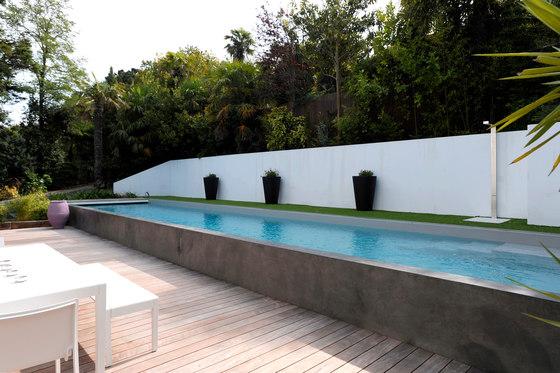 Half burried pool | Swimming pools | Piscines Carré Bleu