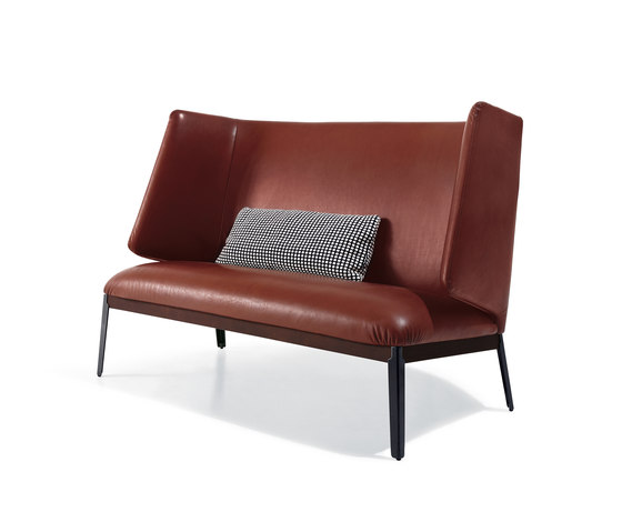 Hug Love Seat - High Backrest Leather Version with chocolate details | Sofás | ARFLEX