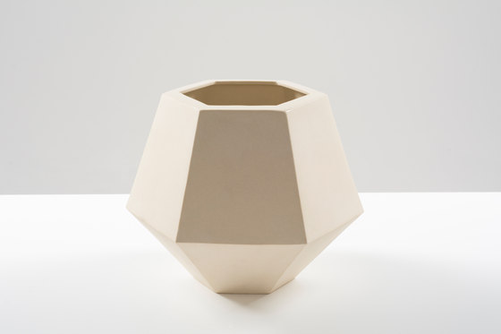 Graphyne Vase | Vasi | Farrah Sit