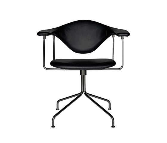 Masculo Swivel Chair | Sedie | GUBI
