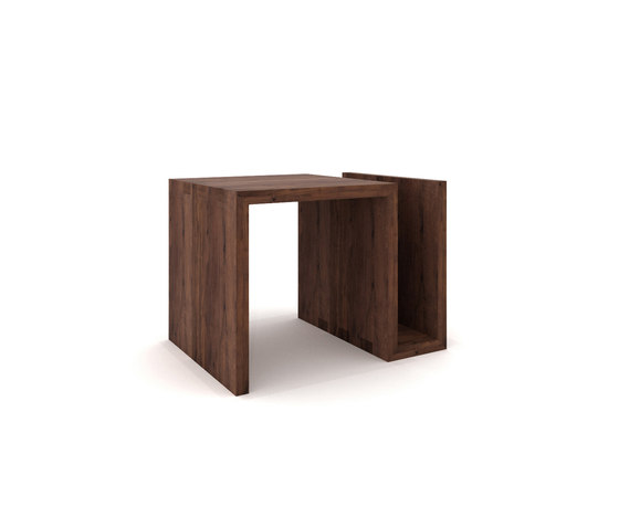Walnut Naomi side table | Tables d'appoint | Ethnicraft