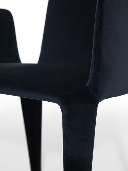 Nova chair with armrests | Chaises | Eponimo
