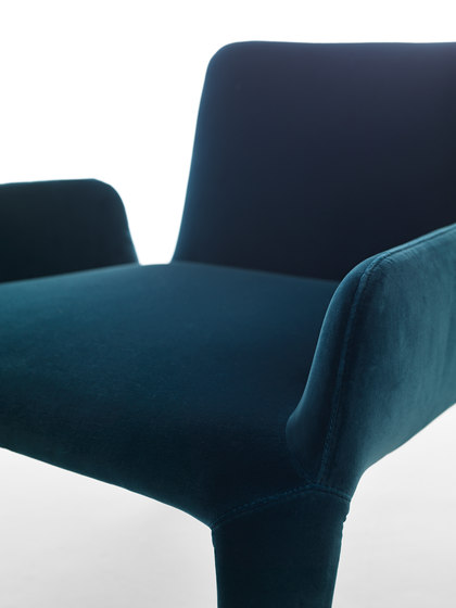 Nova lounge chair with armrest | Sessel | Eponimo