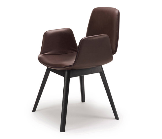 Tilda | Armchair with wooden frame 4-legs | Sedie | FREIFRAU MANUFAKTUR