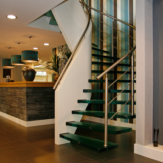 Floating Stairs Glass TWE-465 | Staircase systems | EeStairs