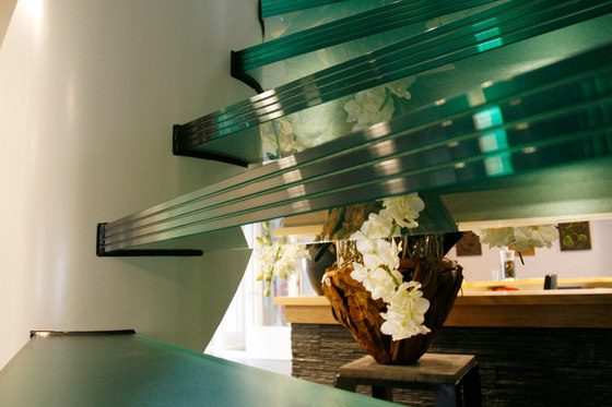 Floating Stairs Glass TWE-465 | Systèmes d'escalier | EeStairs