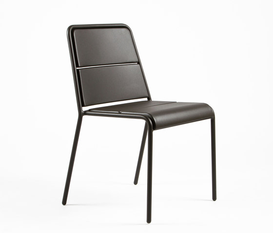 CP9102 Armchair | Chaises | Maiori Design