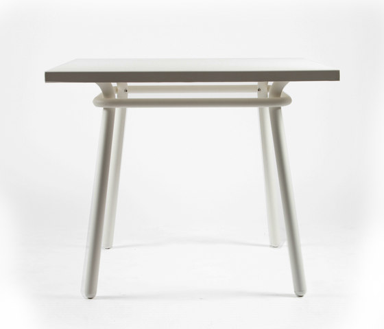 CP9110 Square Table | Tables de repas | Maiori Design