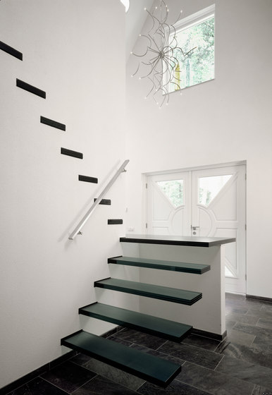 Floating | Straight Stairs Glass TRE-107 | Treppensysteme | EeStairs