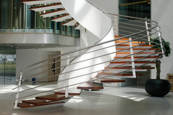 Helical Stairs Wood TWE-377 | Sistemas de escalera | EeStairs