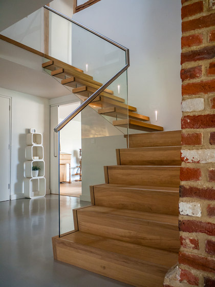 Floating | Straight Stairs Wood TRH-571 | Scale | EeStairs