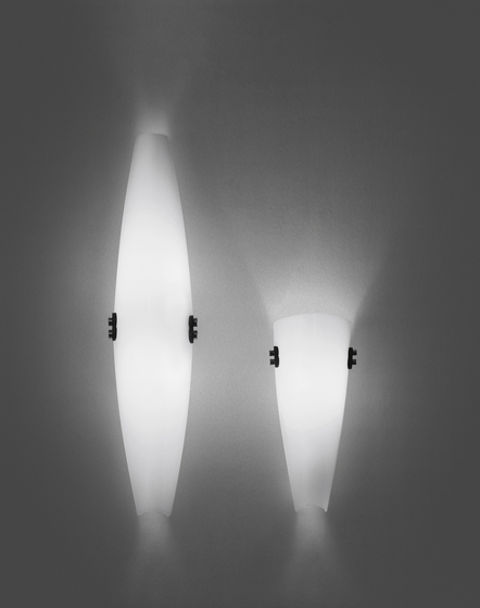 Robbia 30, 60 Wall Lamp | Wall lights | Artemide