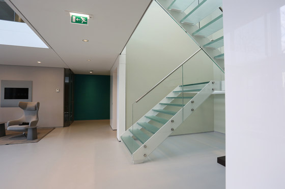 Straight Stairs Glass TRE-609 | Treppensysteme | EeStairs