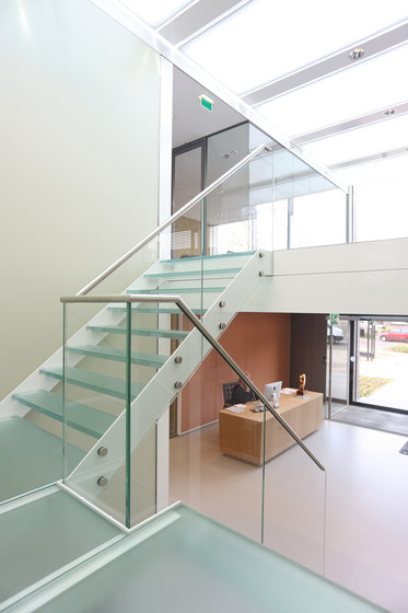 Straight Stairs Glass TRE-609 | Systèmes d'escalier | EeStairs