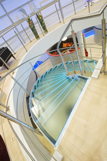 Helical Stairs Glass TWE-352 | Scale | EeStairs