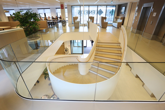 Helical Stairs Wood TWE-617 | Staircase systems | EeStairs