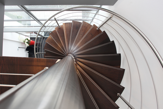 Moon Stairs | Spiral Stairs Wood TSE-519 | Staircase systems | EeStairs
