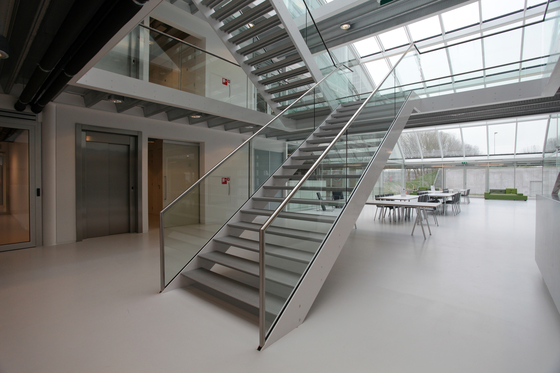 Straight Stairs Steel TRE-552 | Staircase systems | EeStairs