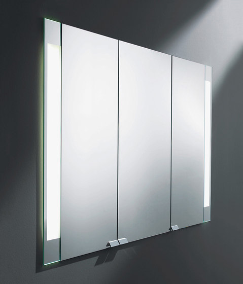 rc40 | Spiegelschrank mit vertikaler LED-Beleuchtung | Spiegelschränke | burgbad
