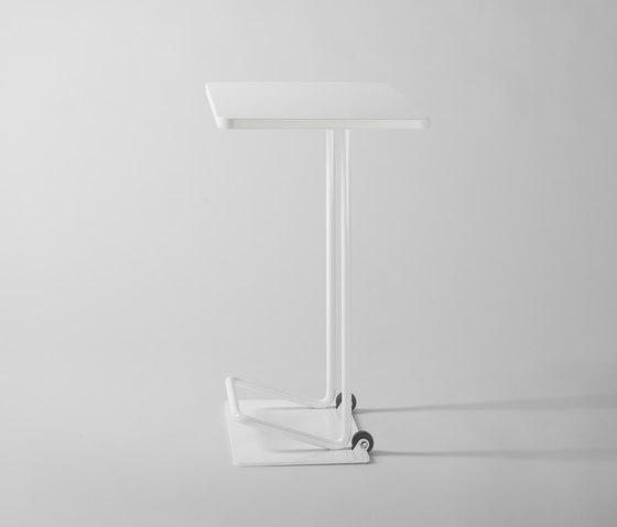 Magazine Table | Mesas auxiliares | Design House Stockholm