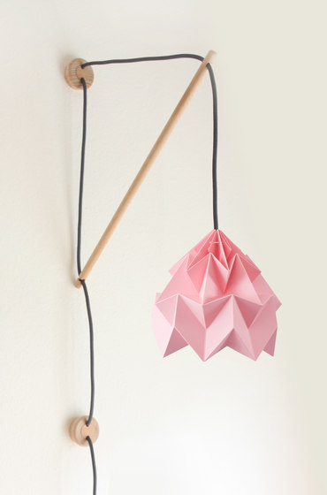 Klimoppe Moth – Pink | Lámparas de pared | Studio Snowpuppe