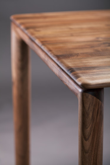 Neva table | Esstische | Artisan