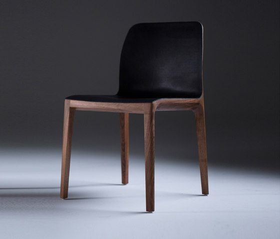 Invito chair | Chairs | Artisan