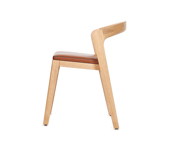 Play Chair – Oak Natural Stained with camel calf leather cushion | Sillas | Wildspirit