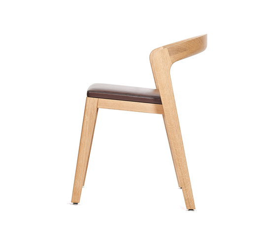 Play Chair – Oak Natural Stained with dark brown calf leather cushion | Stühle | Wildspirit