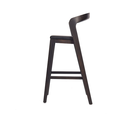 Play Barstool High – Oak Stained with black calf leather cushion | Tabourets de bar | Wildspirit