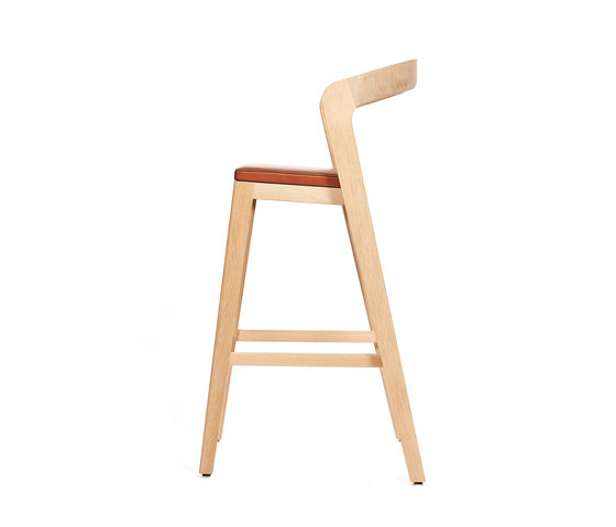 Play Barstool High – Oak Natural Stained with camel calf leather cushion | Bar stools | Wildspirit