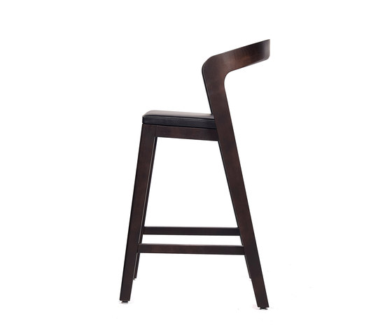 Play Barstool Low – Oak Stained with black calf leather cushion | Stühle | Wildspirit