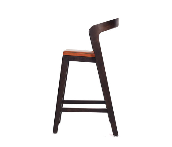 Play Barstool Low – Oak Stained with camel calf leather cushion | Sedie | Wildspirit