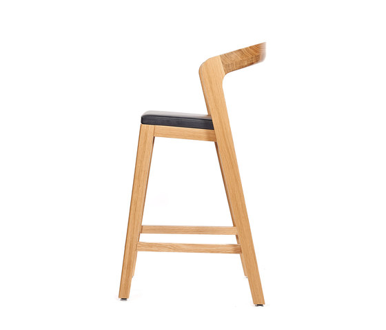 Play Barstool Low – Oak Natural Stained with black calf leather cushion | Stühle | Wildspirit