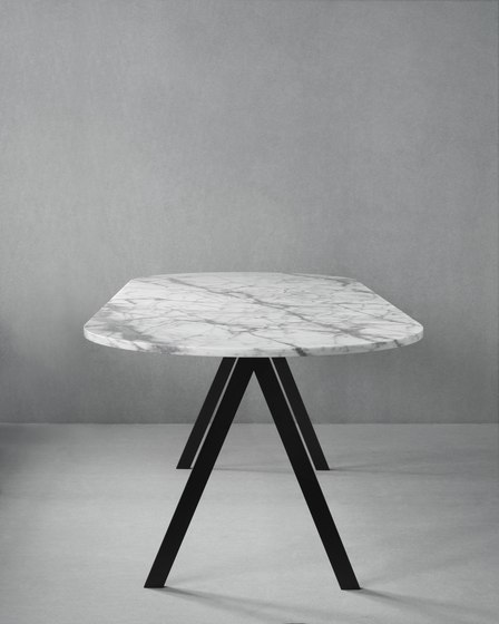 Saw Table marble white rounded | Dining tables | Friends & Founders