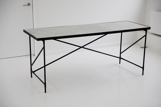 Desk BLACK on BLACK - White Marble | Tables de repas | HANDVÄRK