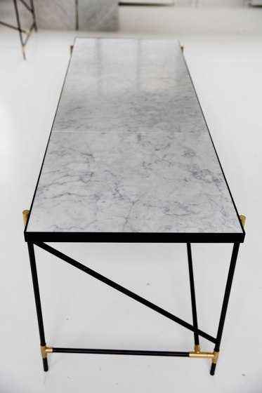 Desk BRASS on BLACK - White Marble | Tables de repas | HANDVÄRK